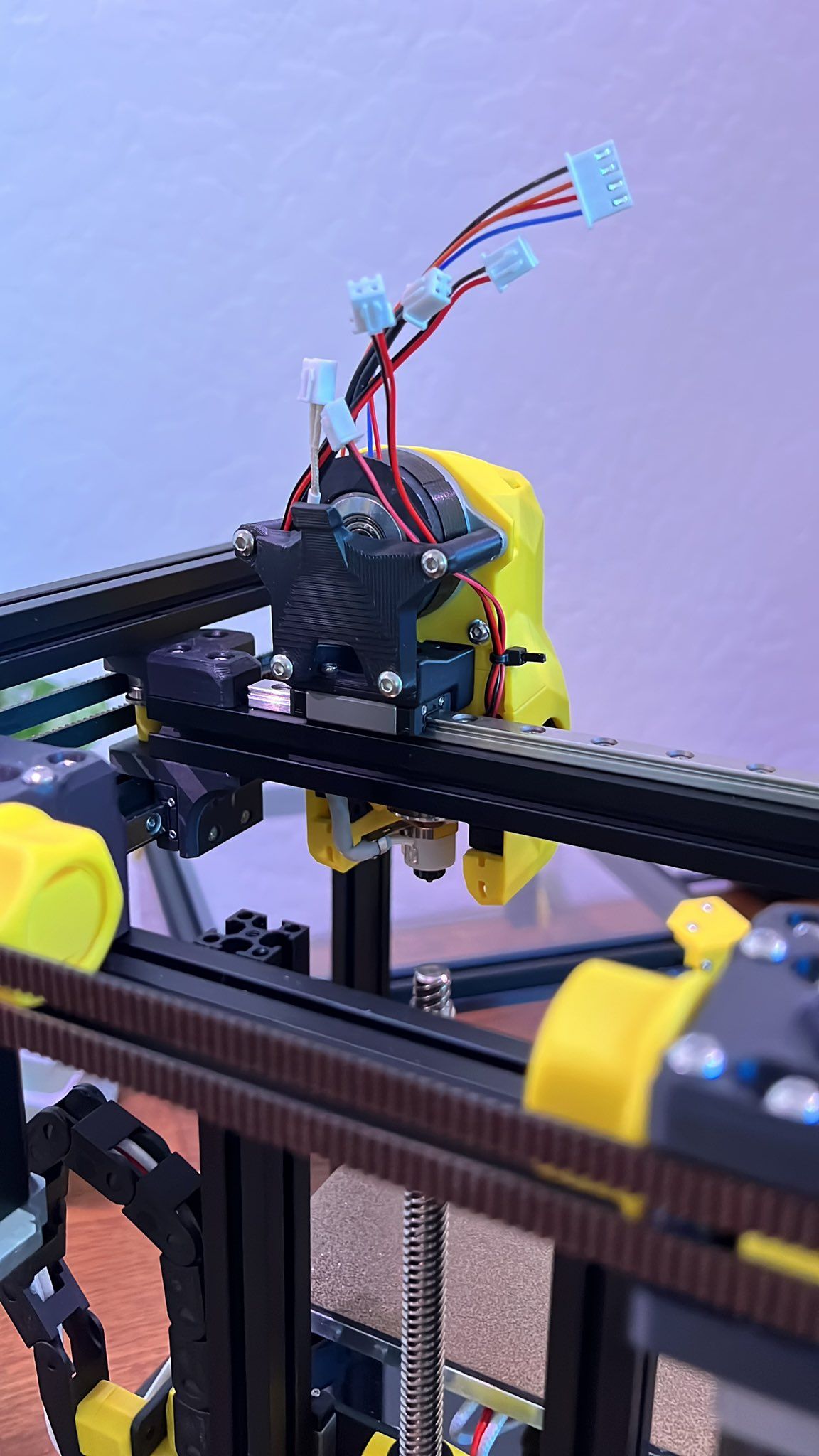 Voron 0 toolhead viewed from behind showing hotend wiring